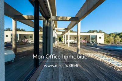 Maison - 212 m² - 7 pièces