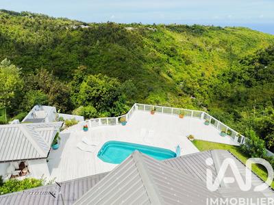 Maison - 235 m² - 7 pièces