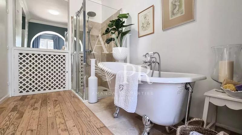 Villa - 530 m² - 10 pièces