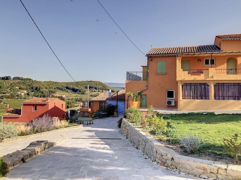 Maison - 400 m² - 12 pièces