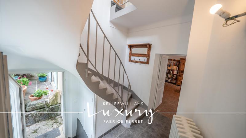 Maison - 200 m² - 9 pièces