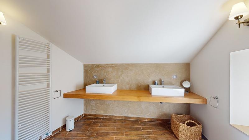 Maison - 644 m² - 16 pièces