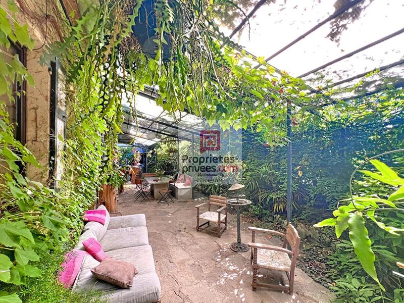 Maison - 553 m² - 15 pièces