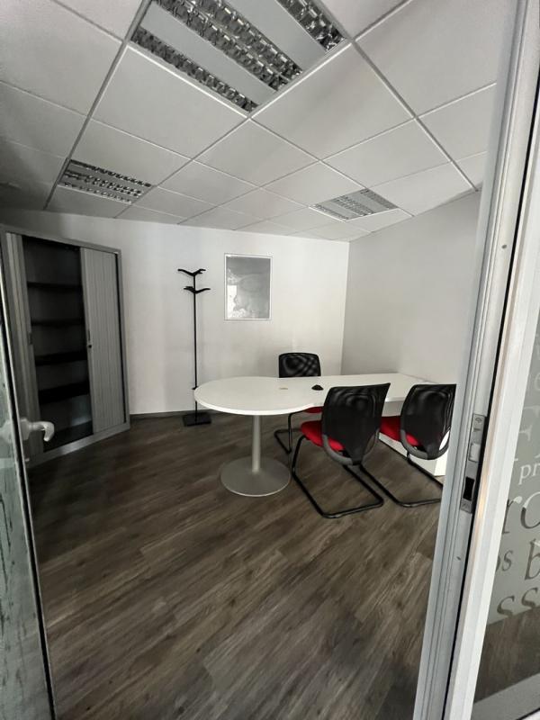 Bureau - 130 m² - 5 pièces