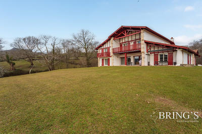 Maison - 515 m² - 9 pièces