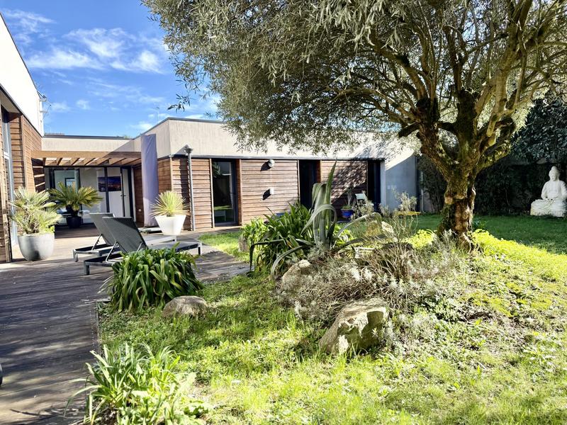 Villa - 203 m² - 9 pièces