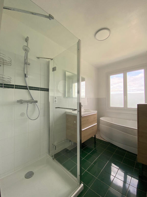 Maison - 121 m² - 6 pièces