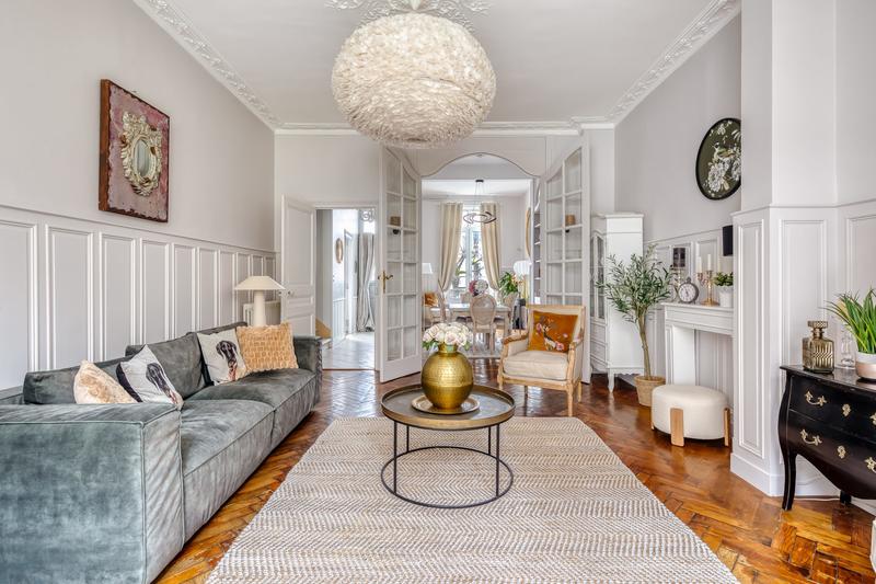 Maison - 233 m² - 12 pièces