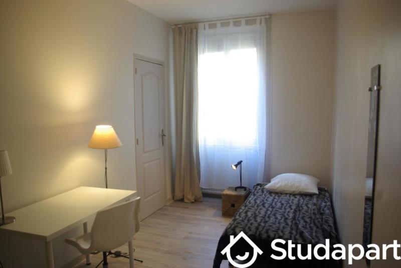 Chambre - 12 m² - 1 pièce