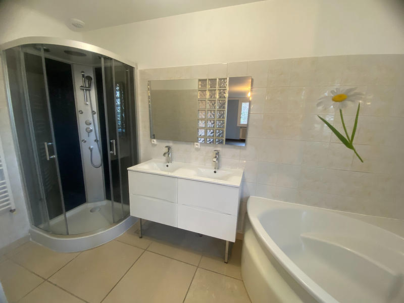 Maison - 202 m² - 5 pièces