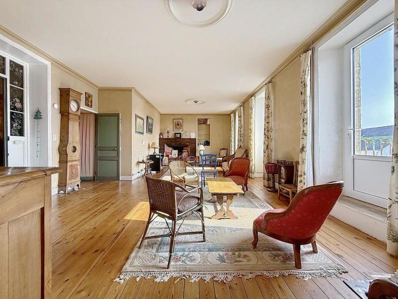 Maison - 374 m² - 16 pièces