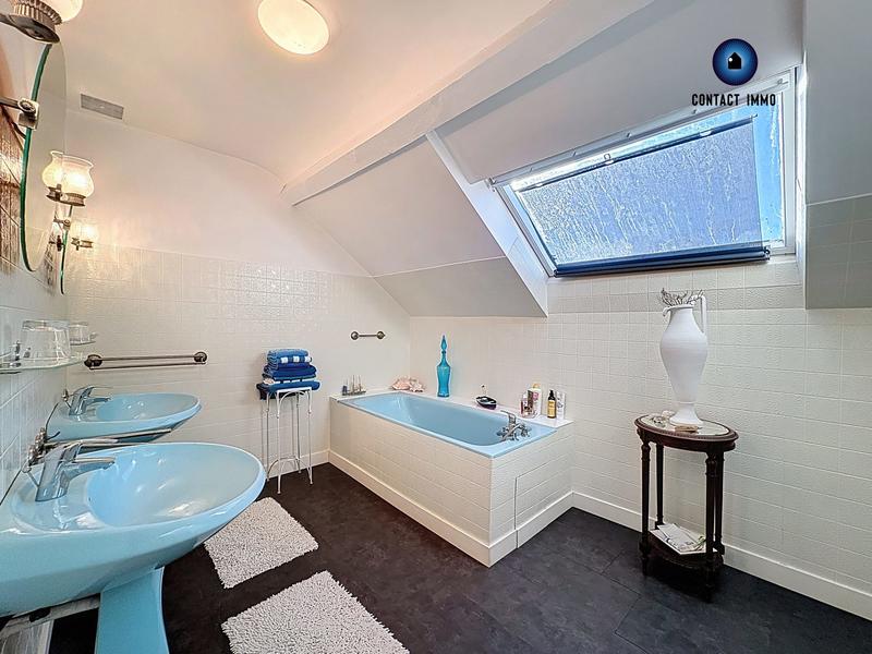 Maison - 224 m² - 8 pièces