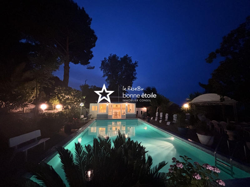 Maison - 250 m² - 8 pièces