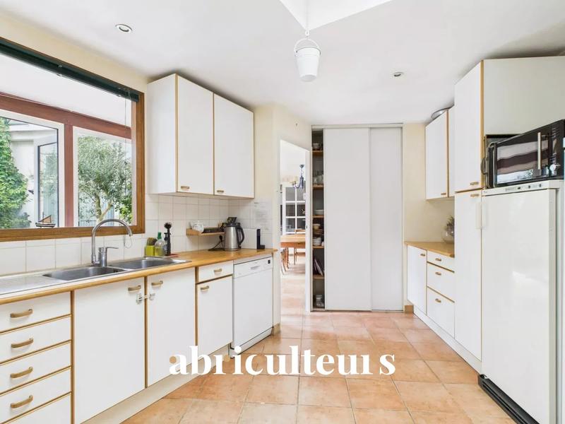 Maison - 255 m² - 8 pièces