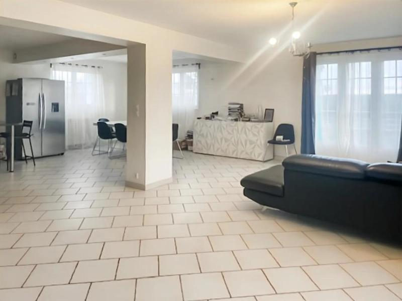 Maison - 235 m² - 7 pièces