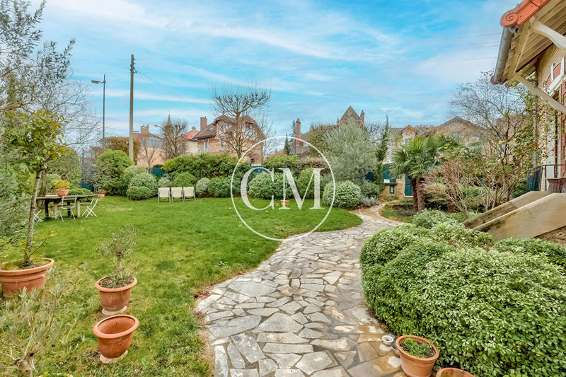 Maison - 205 m² - 6 pièces