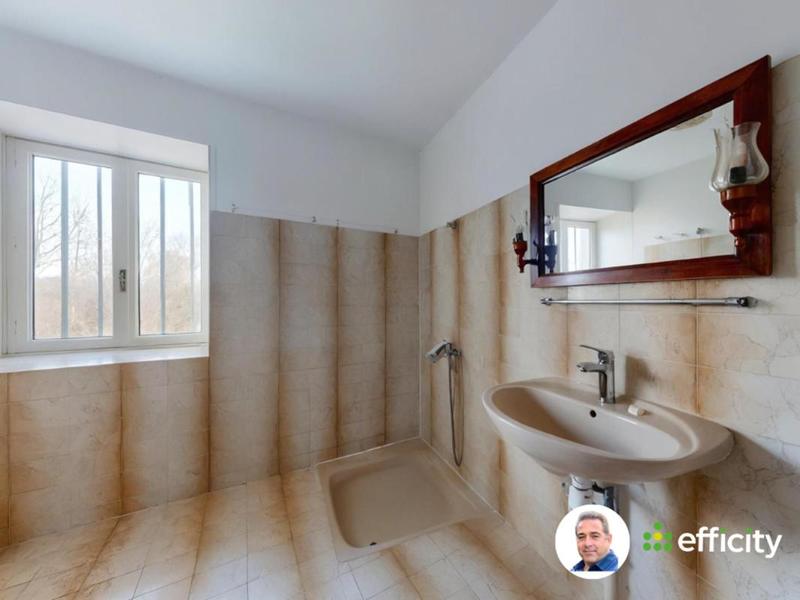 Maison - 222 m² - 5 pièces