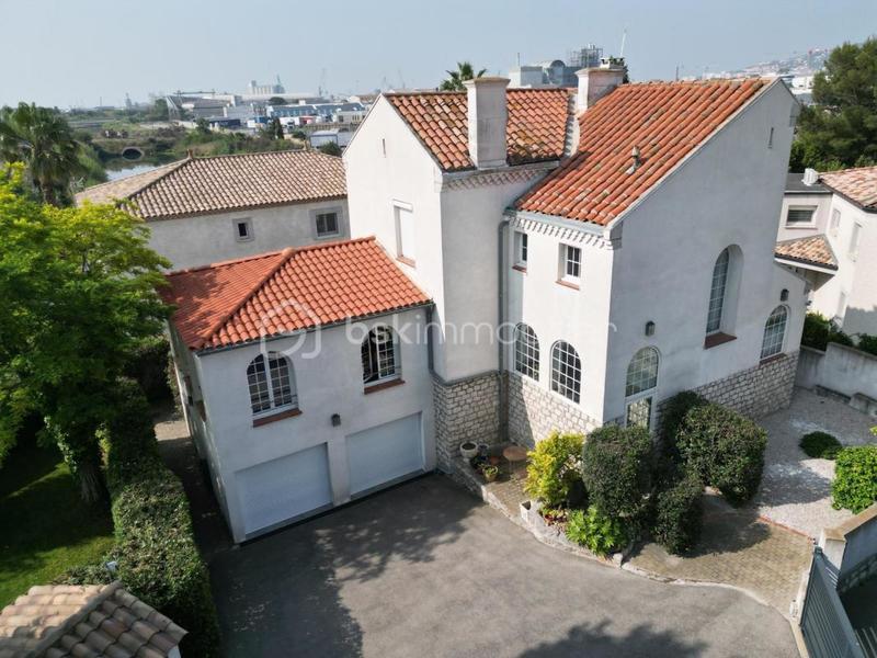 Propriété - 200 m² - 5 pièces