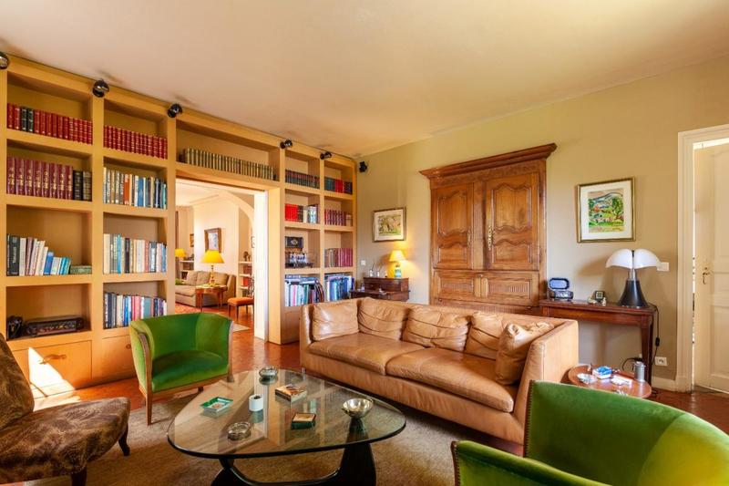 Propriété - 450 m² - 12 pièces