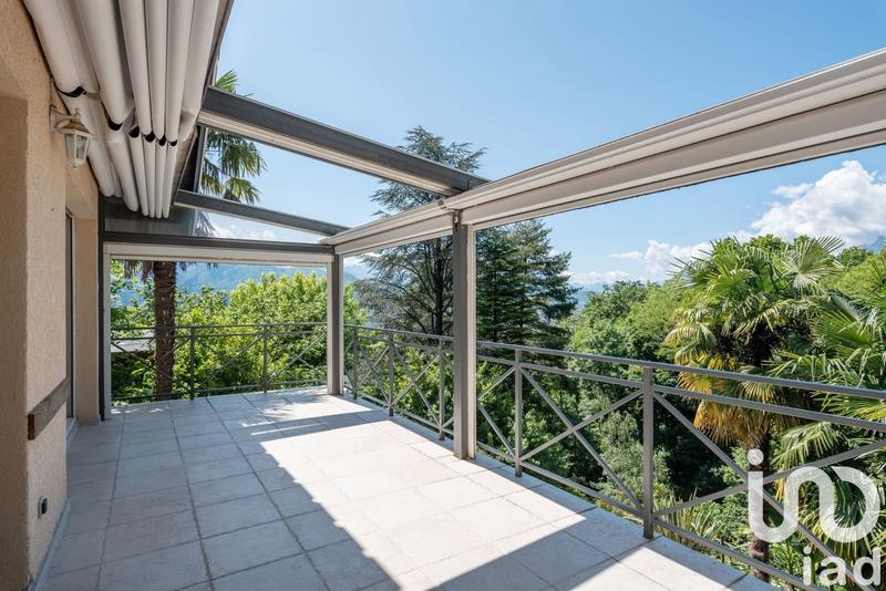 Maison - 222 m² - 7 pièces