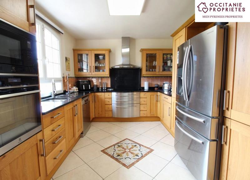 Maison - 229 m² - 9 pièces