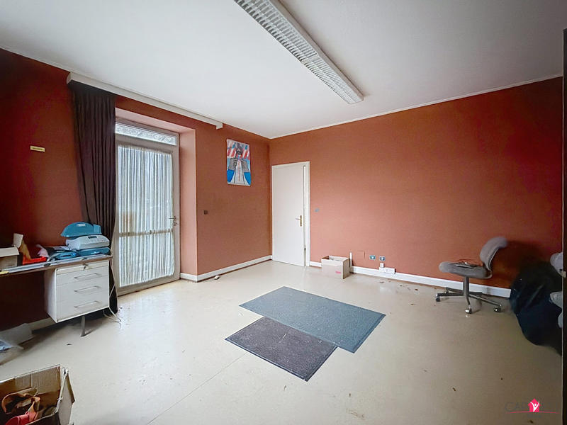 Maison - 220 m² - 8 pièces