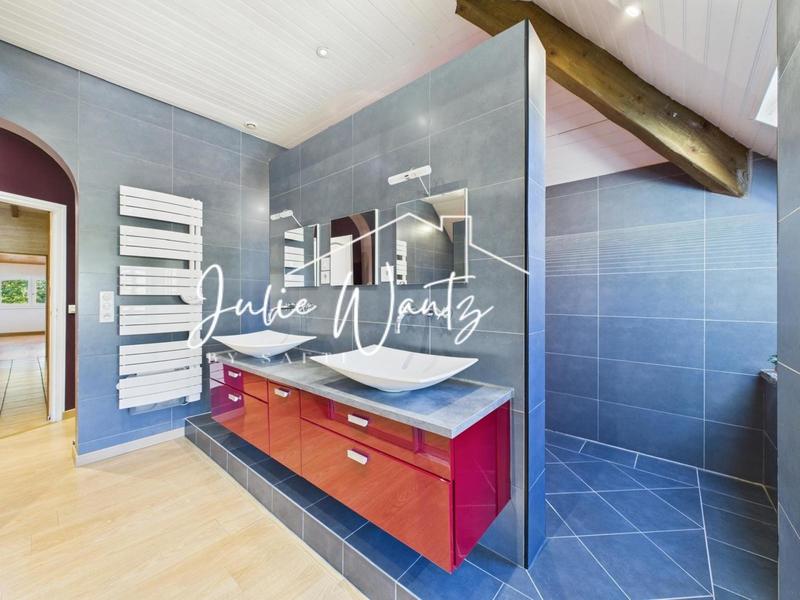 Maison - 400 m² - 8 pièces