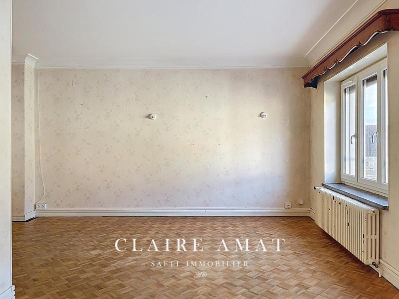 Maison - 9 m² - 6 pièces