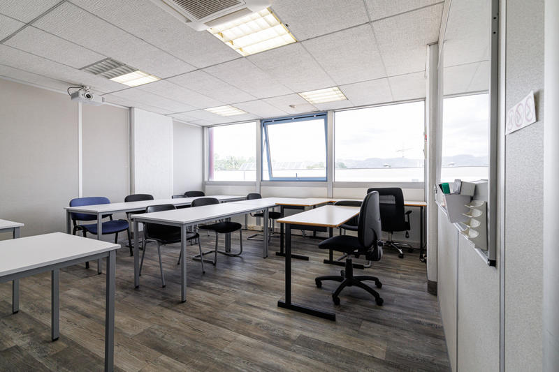 Local commercial - 225 m² - 8 pièces