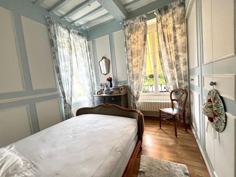 Demeure - 145 m² - 7 pièces