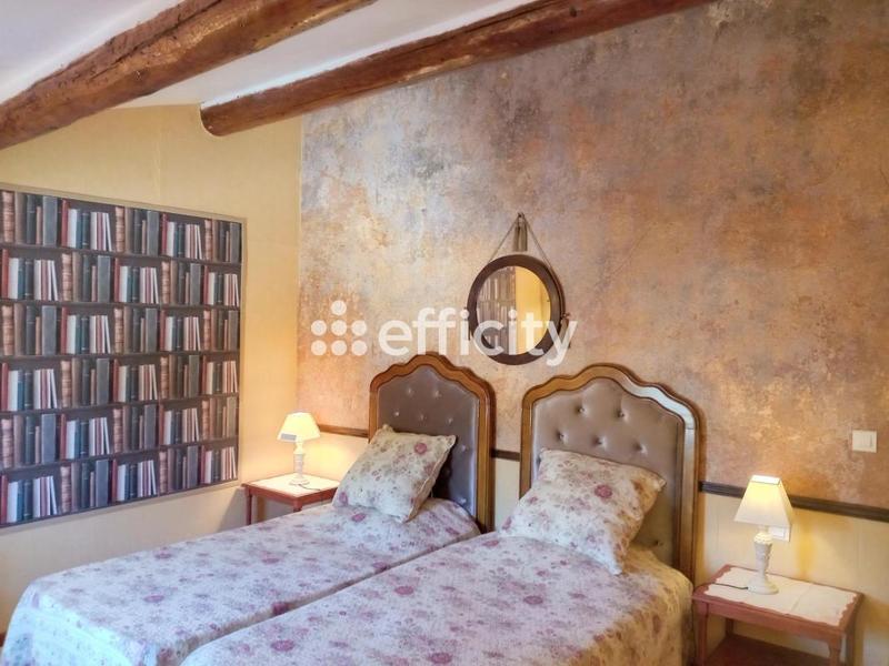 Maison - 230 m² - 9 pièces