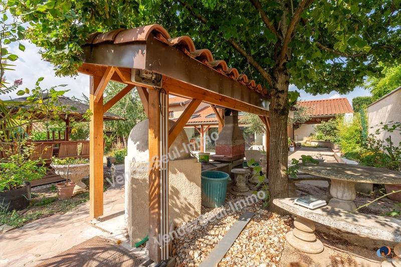 Maison traditionnelle - 246 m² - 4 pièces