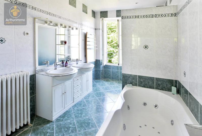 Maison - 333 m² - 10 pièces