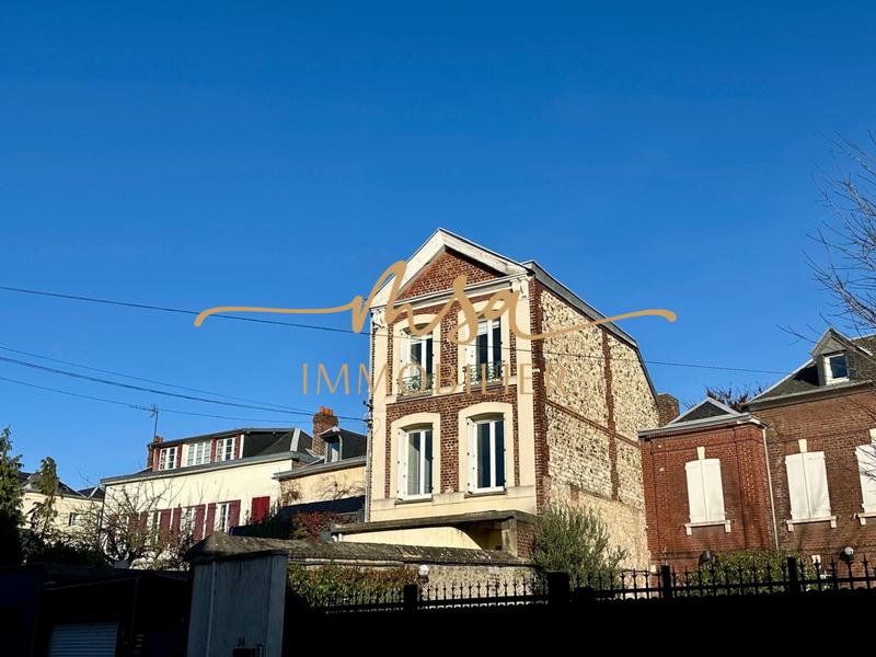 Maison - 122 m² - 6 pièces