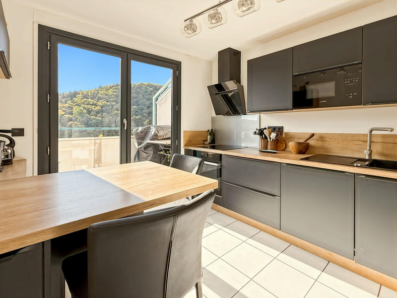 Appartement - 98 m² - 3 pièces