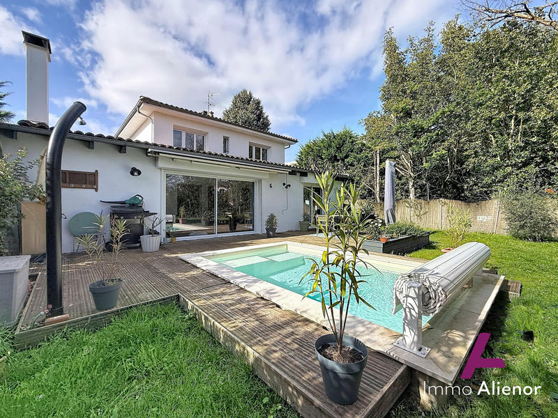 Maison ancienne - 215 m² - 8 pièces