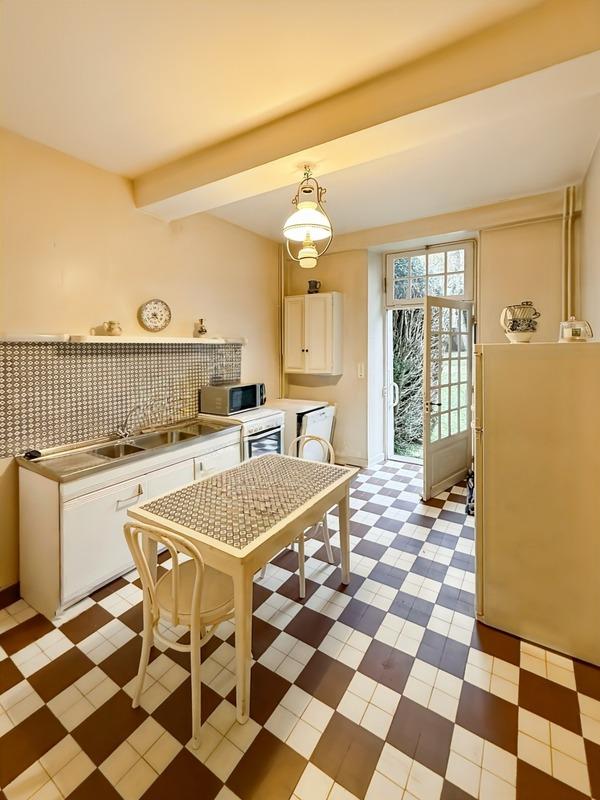 Propriété - 252 m² - 10 pièces