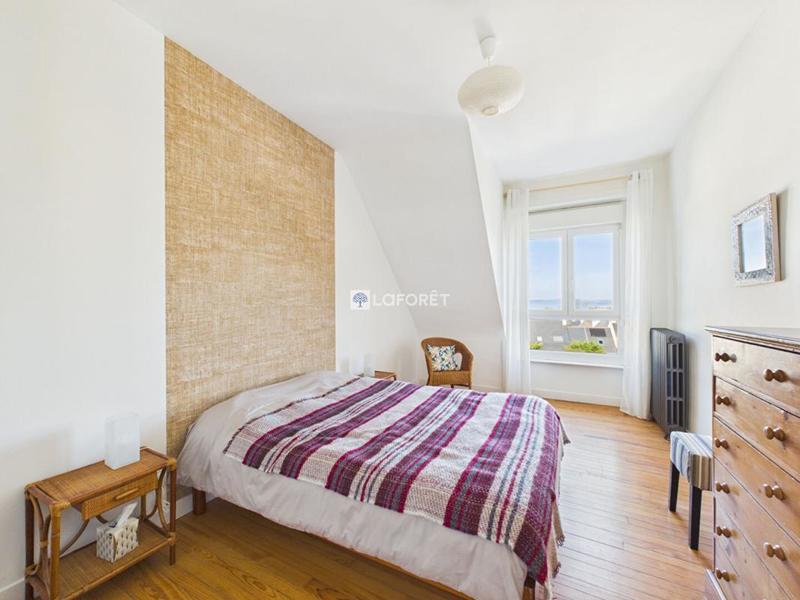 Maison - 205 m² - 8 pièces