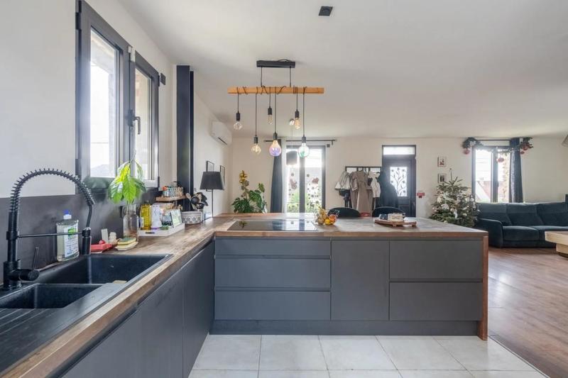 Maison - 140 m² - 5 pièces