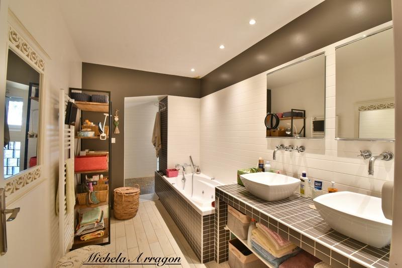 Propriété - 475 m² - 11 pièces