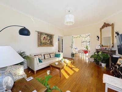 Maison - 203 m² - 9 pièces