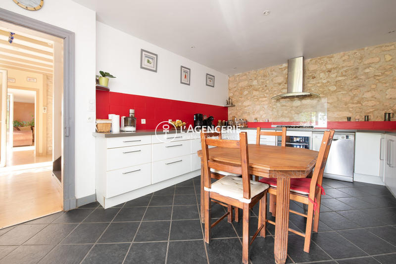 Maison - 210 m² - 6 pièces