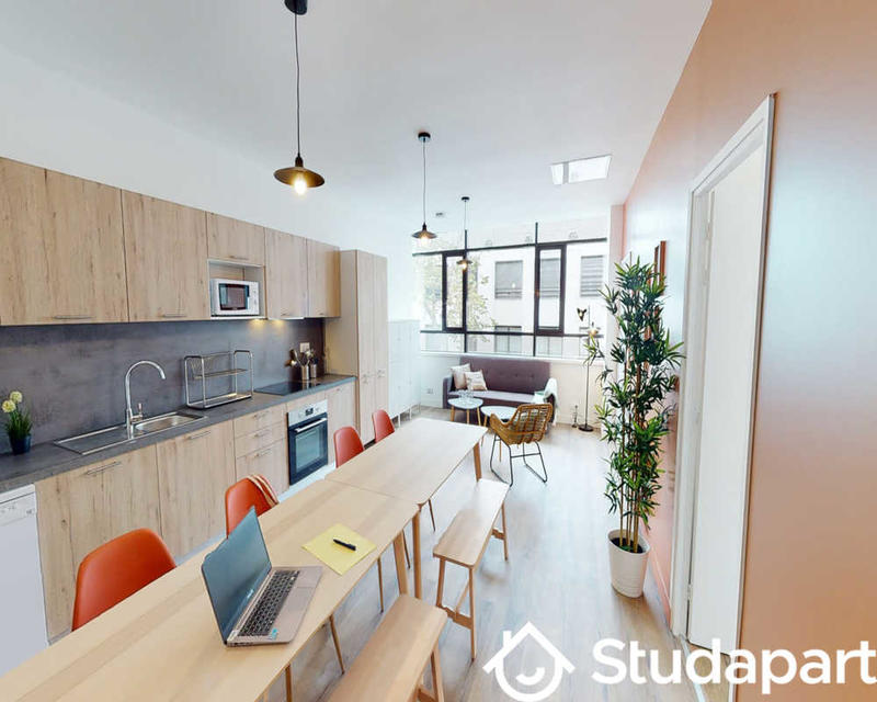 Chambre - 140 m² - 1 pièce