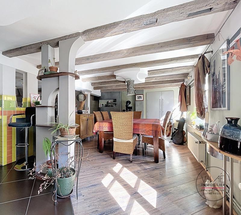 Maison traditionnelle - 230 m² - 7 pièces