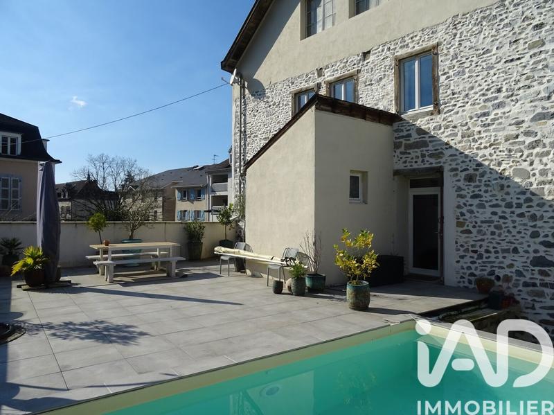 Maison - 340 m² - 8 pièces