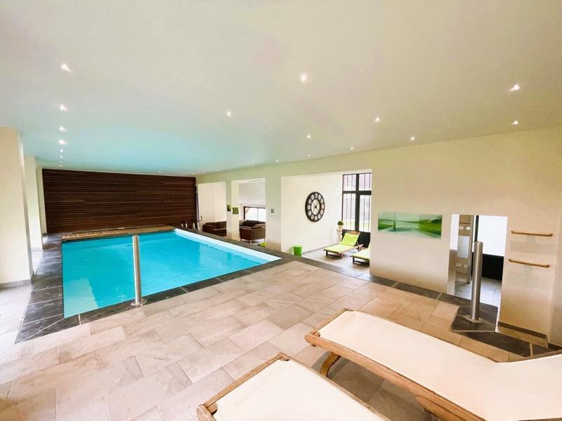 Manoir - 2 500 m² - 35 pièces