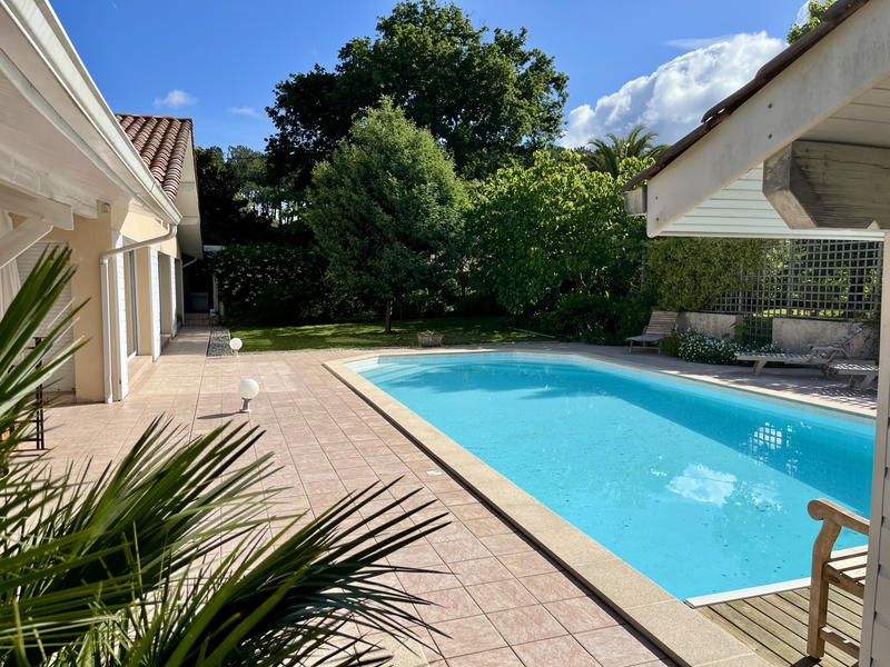 Villa - 260 m² - 6 pièces