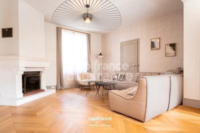 Maison bourgeoise - 251 m² - 10 pièces