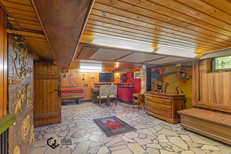 Maison - 310 m² - 13 pièces