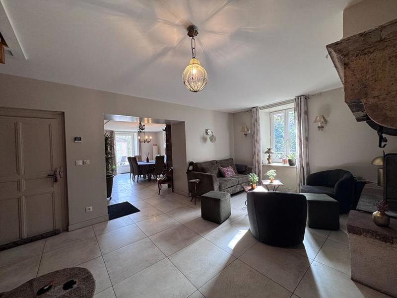 Maison - 220 m² - 6 pièces